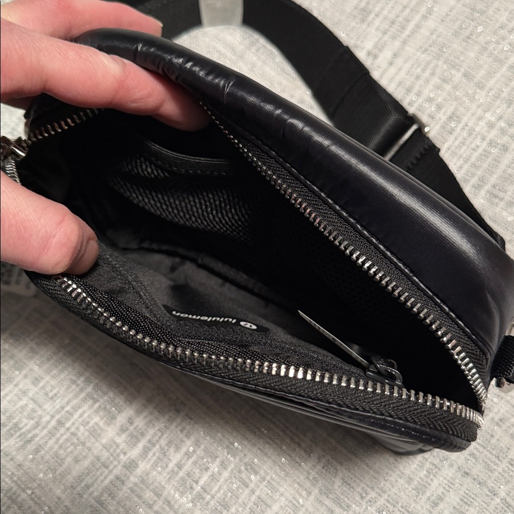 Lululemon Athletica Everywhere Crossbody Bag 2 litres Wunder Puff New with Tags - Picture 3 of 4